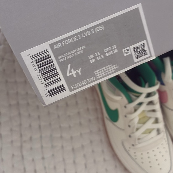 NEW ! Nike AIR FORCE 1 LV8 3 Big Kids’ Shoes Sz 4 Y  White/Green/Pink - Picture 6 of 6